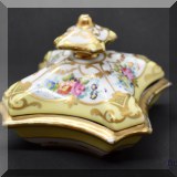 P25. French porcelain box. 